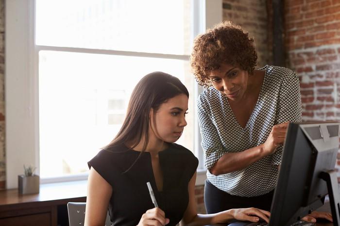 4 Reasons to Have a Mentor at Work | The Motley Fool