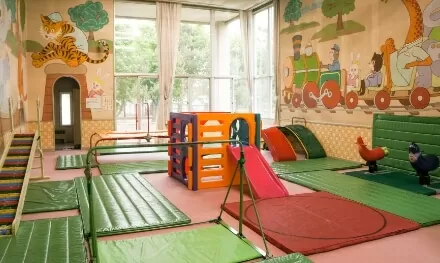 2.子どもを見守りやすい広さの遊び場「旭川市リアルター夢りんご体育館 幼児体育室」