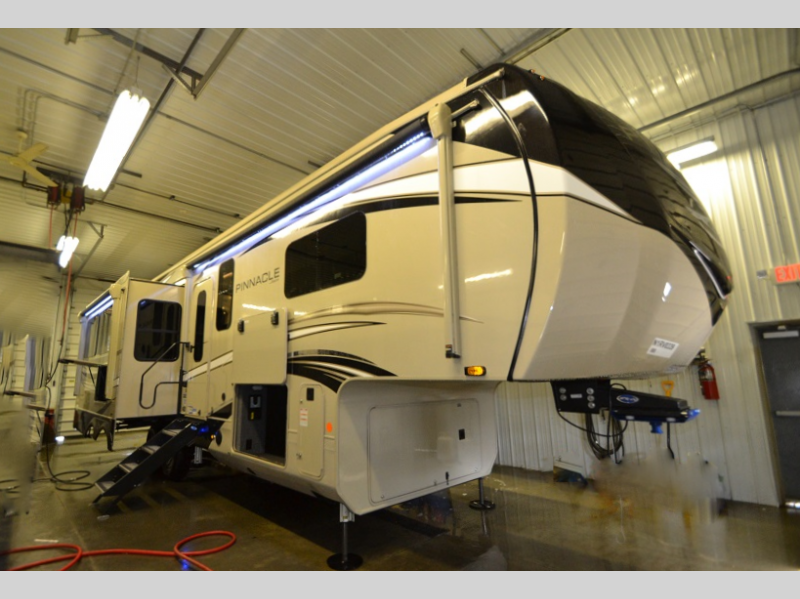 Find more RVs on clearance today!