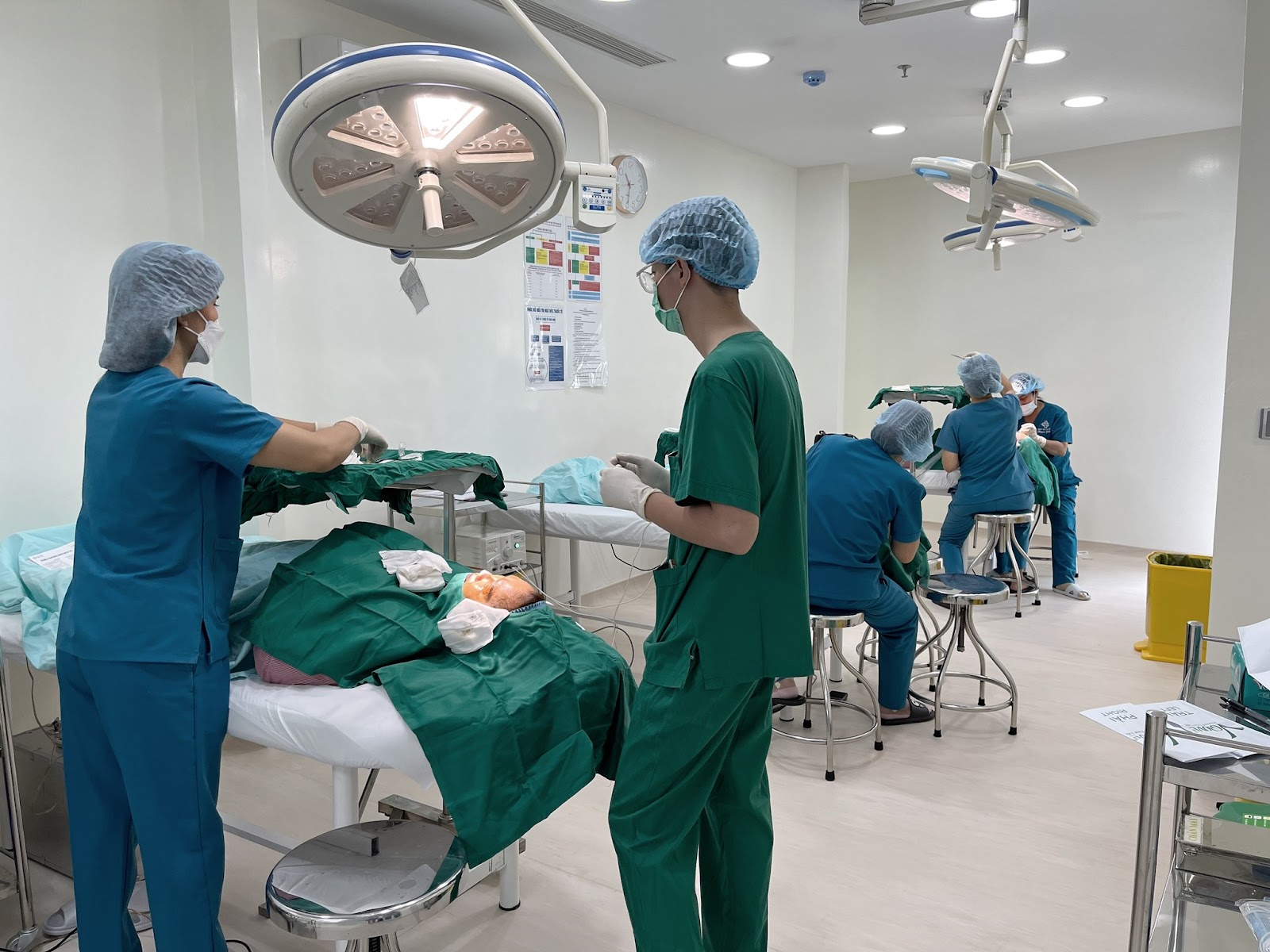 Sở hữu đội ngũ Y bác sĩ có trình độ chuyên môn cao, giàu kinh nghiệm hàng đầu tại Việt Nam và Hàn Quốc chính là một trong những điểm nổi bật chỉ có tại Thẩm Mỹ Việt Nam.