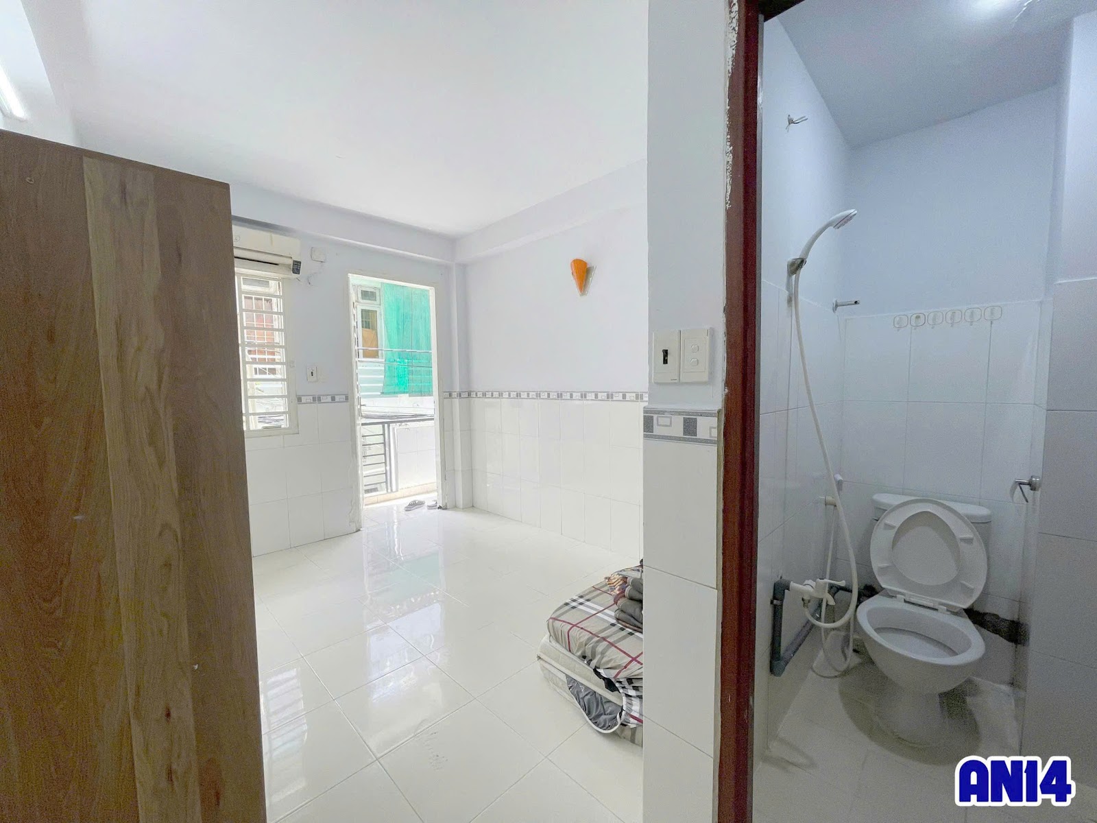 BAN CÔNG - MÁY LẠNH NGAY NGÃ 5 GÒ VẤP