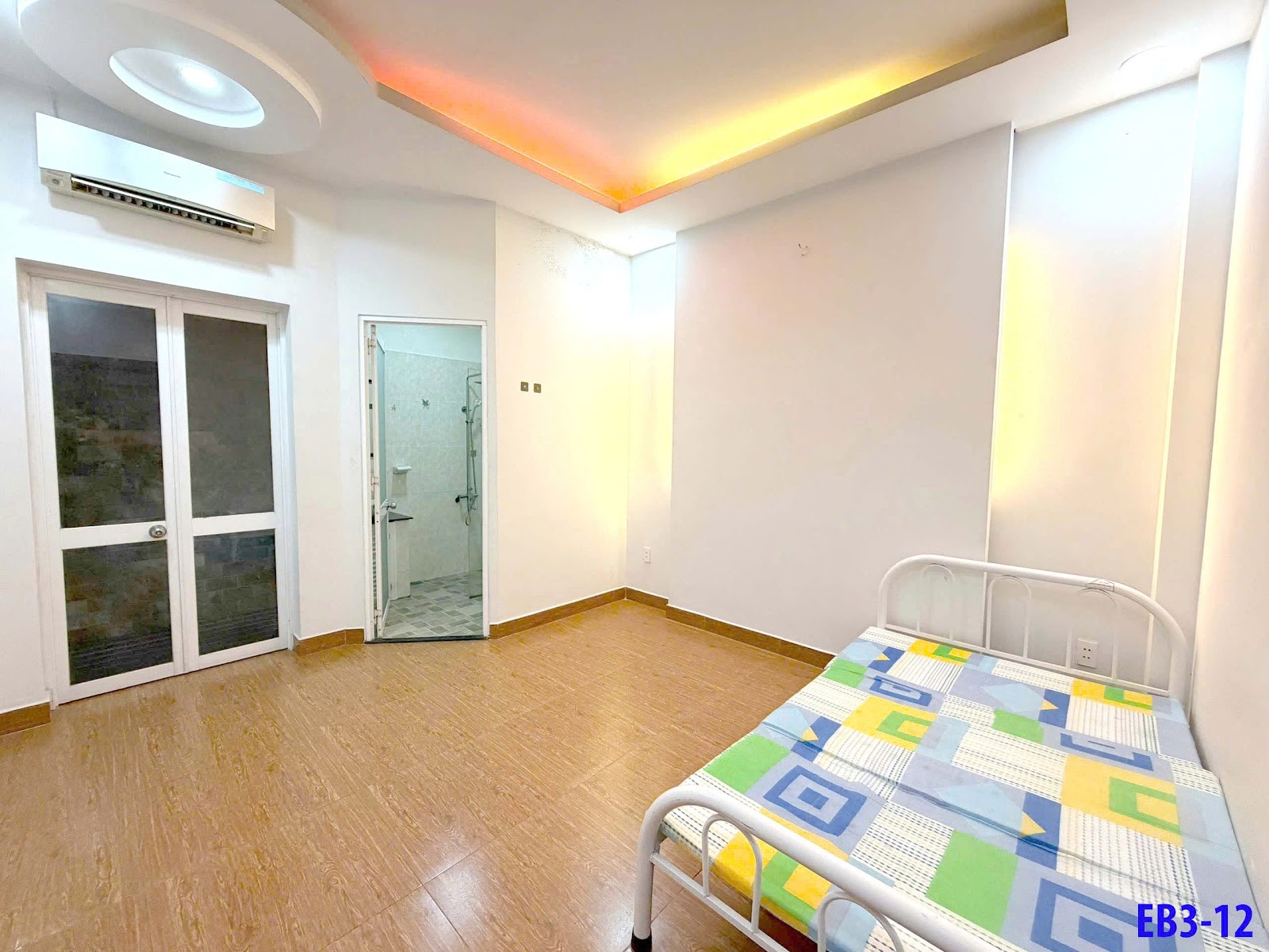 STUDIO BAN CÔNG - MÁY LẠNH NGAY QUANG TRUNG