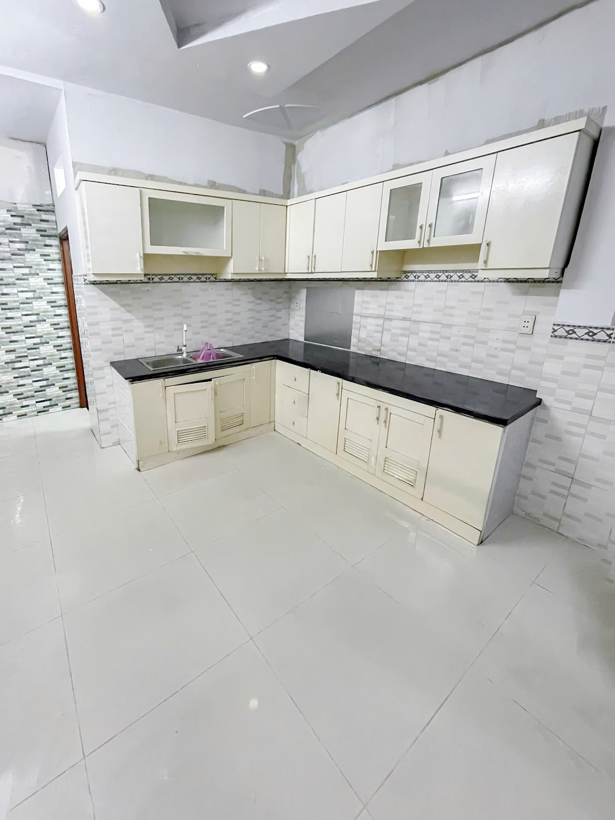 PHÒNG TRỆT GIÁ RẺ NGAY LOTTE MART GÒ VẤP