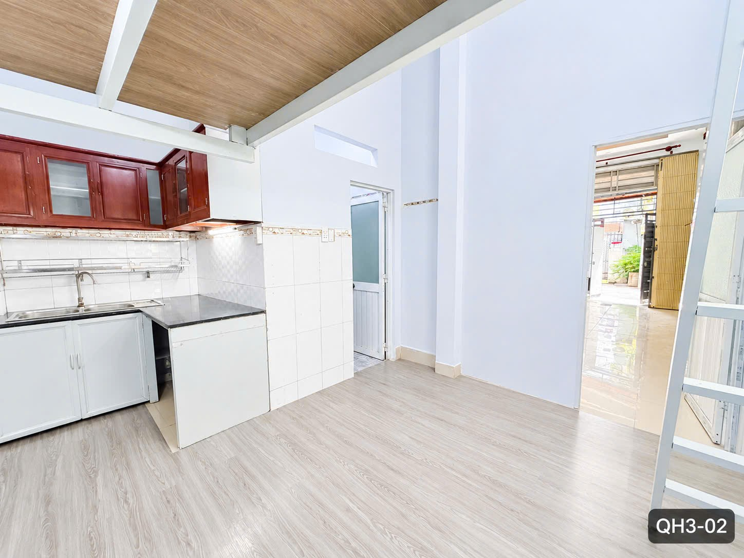 PHÒNG GÁC TRỆT GIÁ RẺ ĐI BỘ QUA SIÊU THỊ EMART