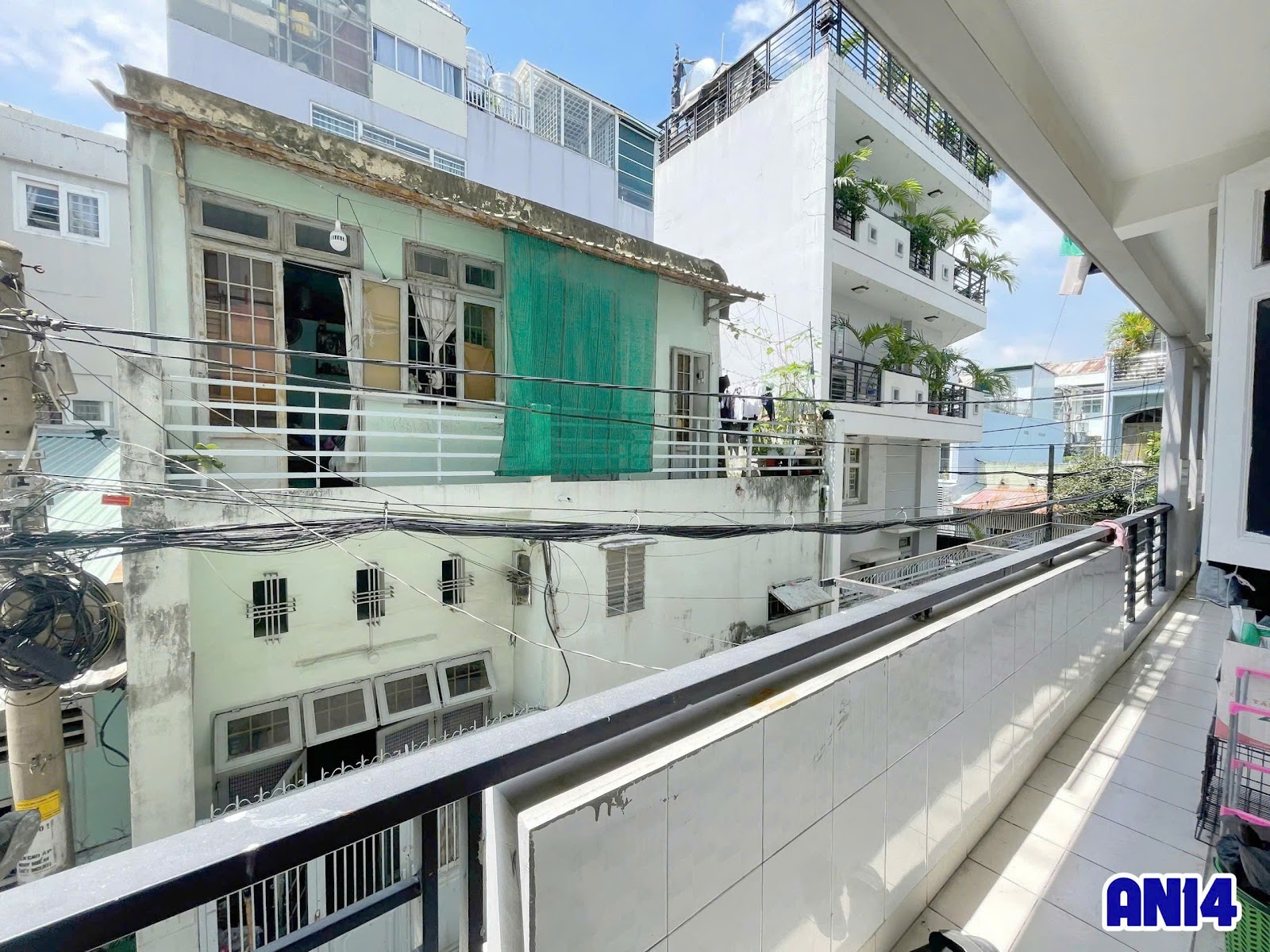 BAN CÔNG - MÁY LẠNH NGAY NGÃ 5 GÒ VẤP