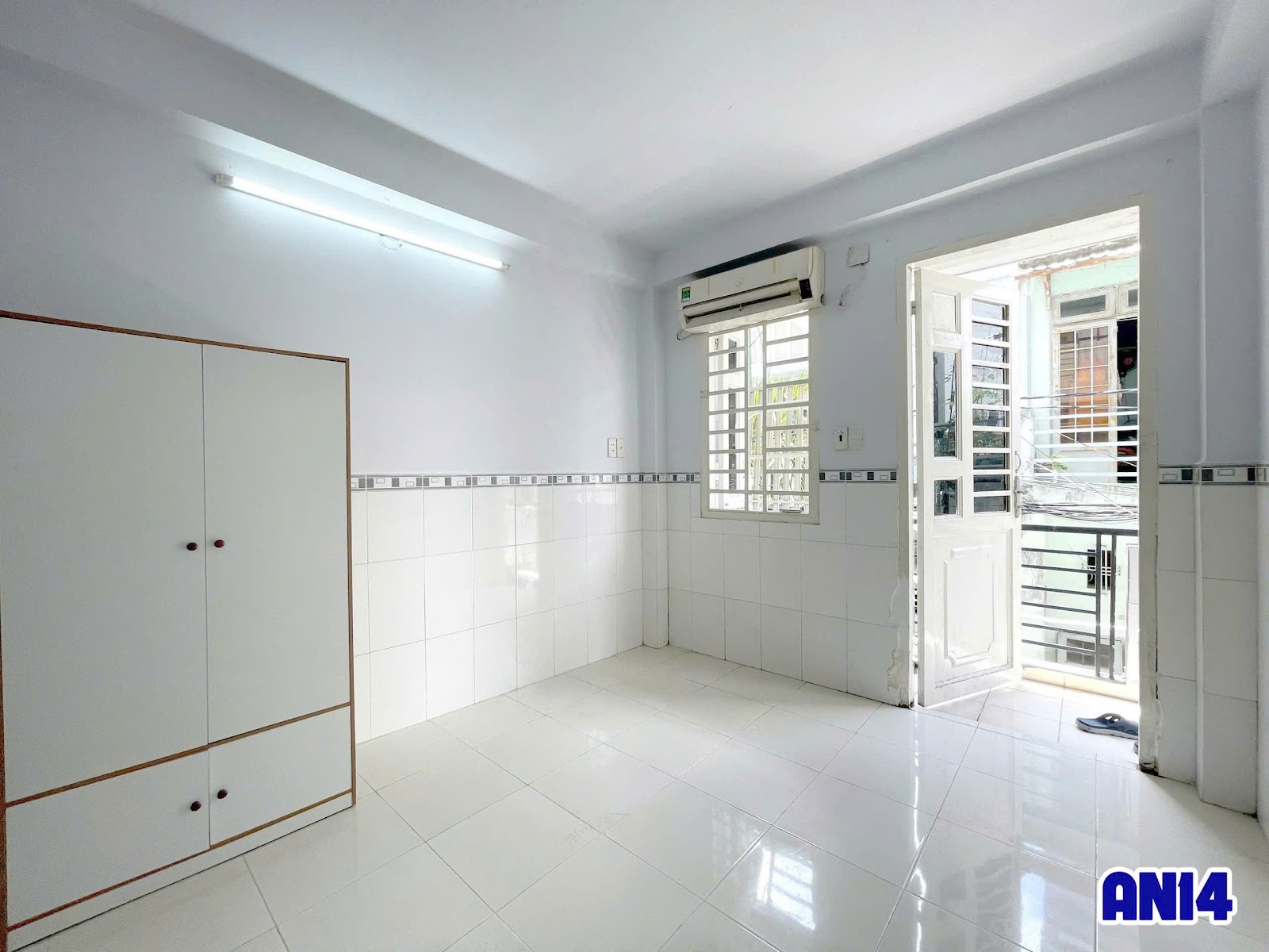 BAN CÔNG - MÁY LẠNH NGAY NGÃ 5 GÒ VẤP