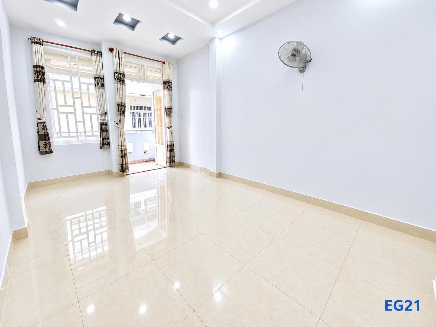 STUDIO BAN CÔNG SIÊU RỘNG RÃI