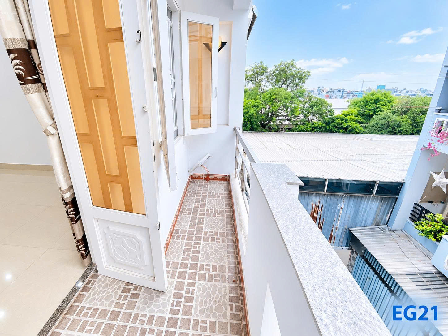 STUDIO BAN CÔNG SIÊU RỘNG RÃI