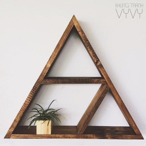 Kệ gỗ trang trí hình tam giác, hình núi... chất liệu gỗ thông, kiểu dáng Rustic