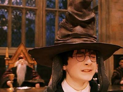 Cena de Harry Potter chapéu seletor