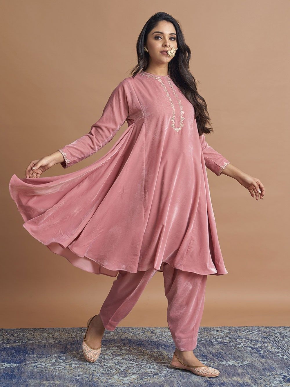 the loom - Old Rose Emboidered Velvet Kurta