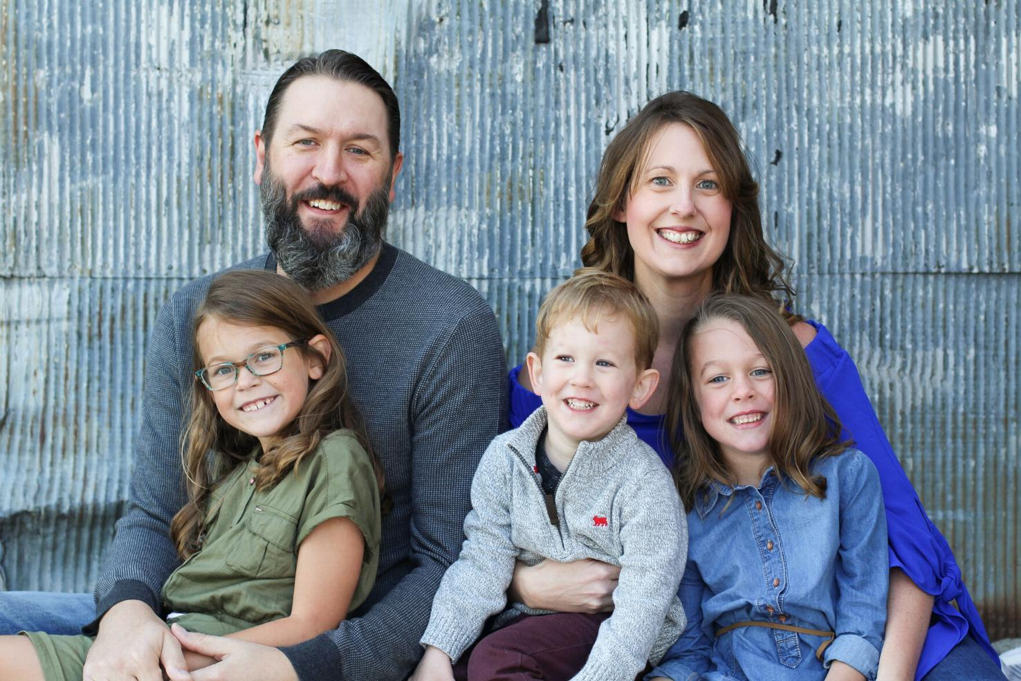 Eric Sauser and Crystal Sauser with their 3 children in a family photo