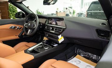 Không gian nội thất của BMW Z4 2023 sDrive30i M Sport hiện lên đầy thời thượng