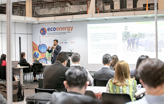 Foto de uma palestra no Evento Ecoenergy de energia solar