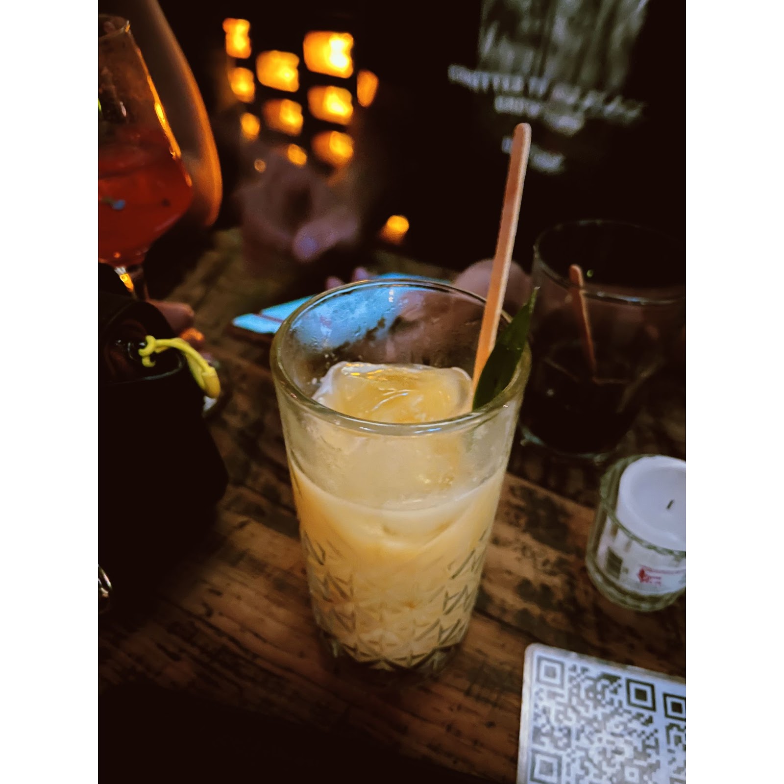 Photo of a drink recommended by a waitress at Terraza Roma. The drink is called honey boo and it is a mix of whisky and maracuya.