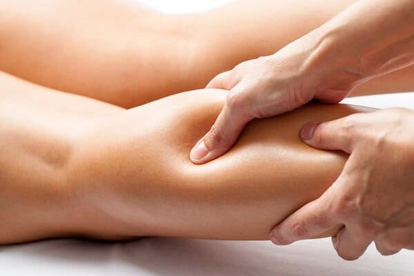 Bấm huyệt - Cách chữa đau khớp cổ chân an toàn, hiệu quả 