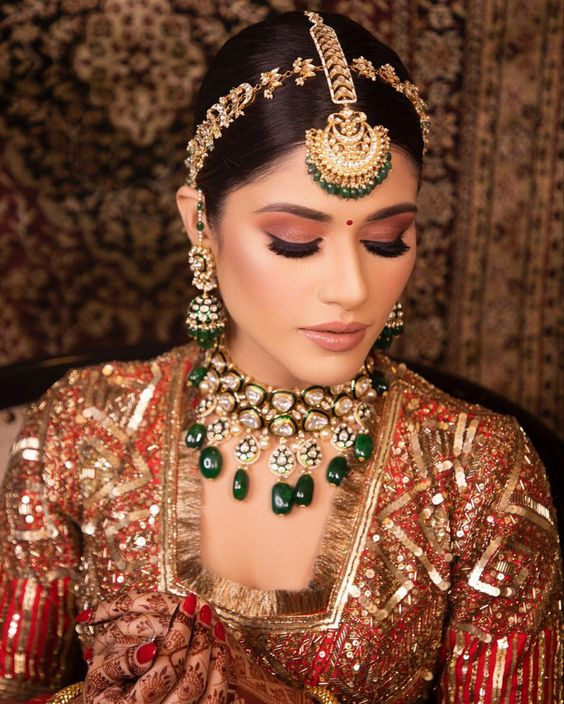 Classic Cat Eyeliner Look for Traditional Bridal Makeup