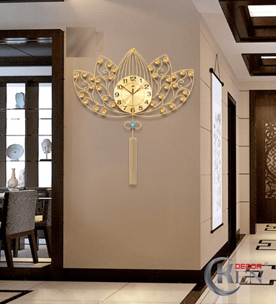 Kiểu đồng hồ hoa sen vàng này thích hợp cho các dinh thự thiết kế theo phong cách truyền thống toát lên được vẻ đẹp nổi trội cho không gian nhà.
