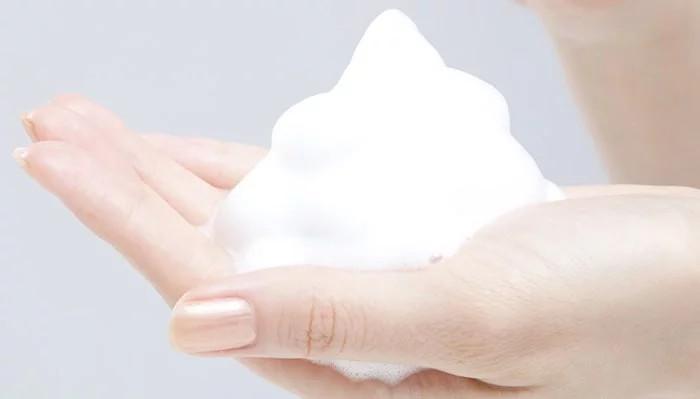 Bọt mịn là một thành phần rất quan trọng trong sữa rửa mặt tạo bọt cho da nhạy cảm