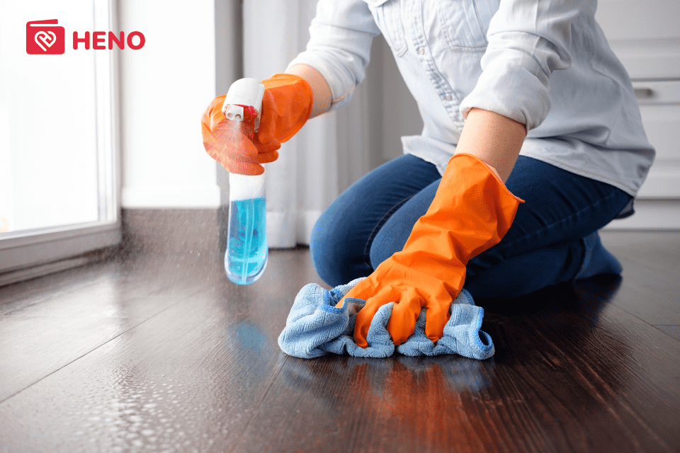 Vệ sinh nhà cửa sạch sẽ để loại trừ các loại mầm bệnh vào mùa nồm