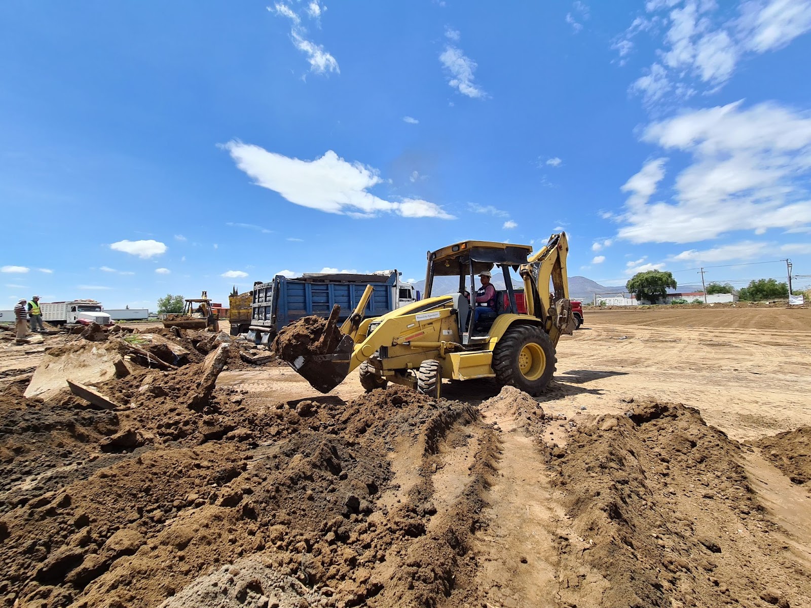 gruvimex terracería proceso excavadora funcionando