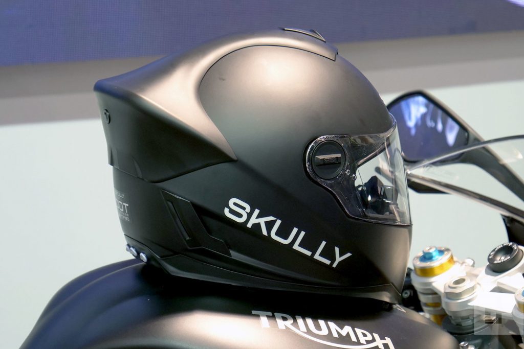 Helm AR canggih bernama Skully