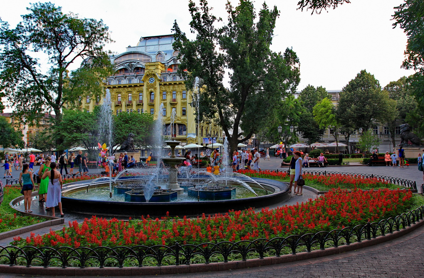 Міський сад в Одесі.