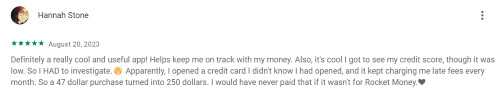 A positive Rocket Money app review from a user who really liked that they were able to see their credit score on the app. 