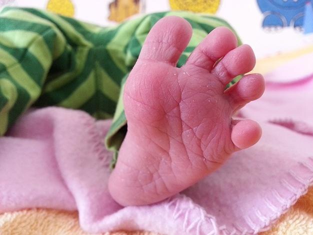 Dez pés criança renascer bebê pequeno único
