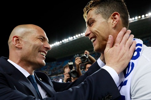 Zidane Ronaldo la cau thu toi tu hanh tinh khac hinh anh