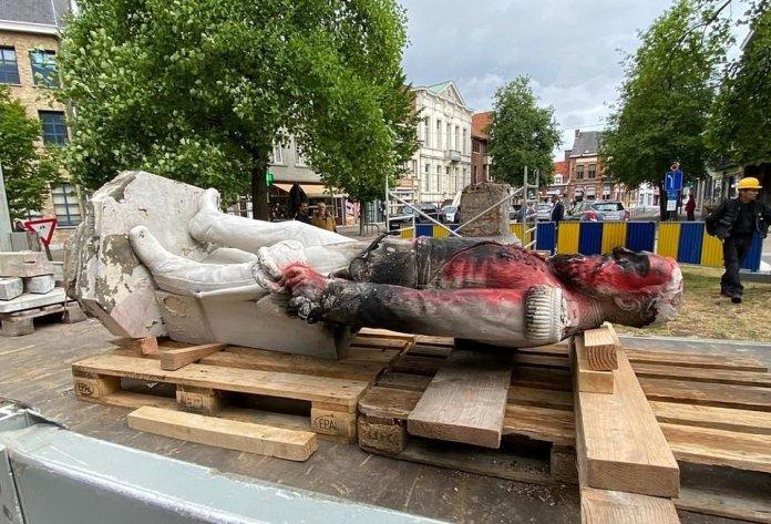 La statue du roi de Belgique Léopold II est enlevée à Anvers | FR24 News  France