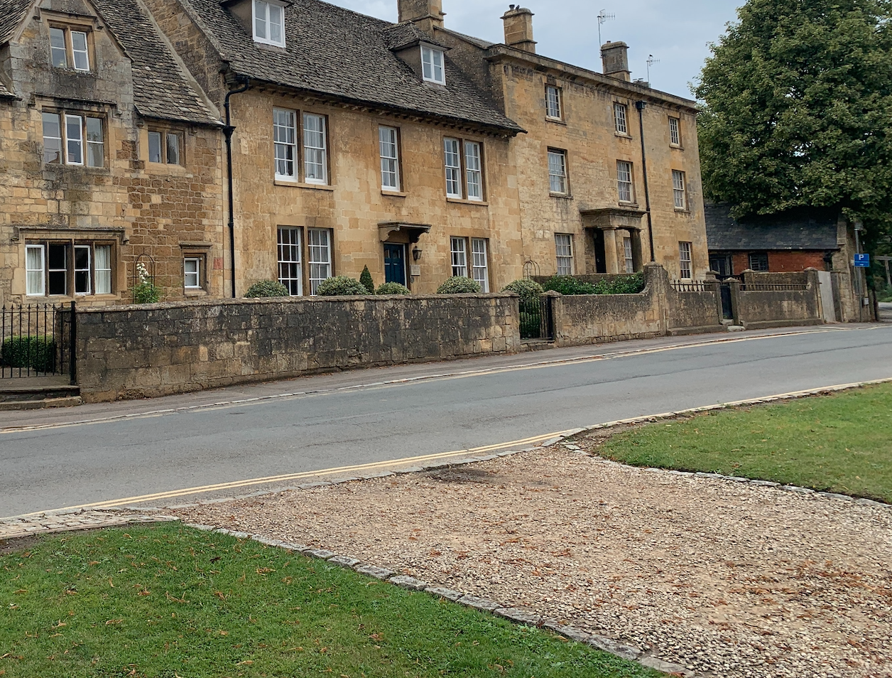 Beautiful gravel driveway in the Cotswolds   