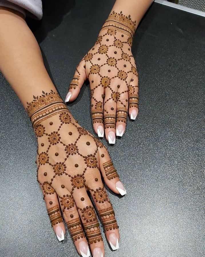 Top 60 New Mehndi Designs Parlours India