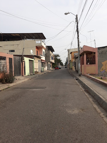 km 11.5 Via a Daule, Plaza Comercial San Jorge local 11 y Avenida 12 NO, Guayaquil, Ecuador