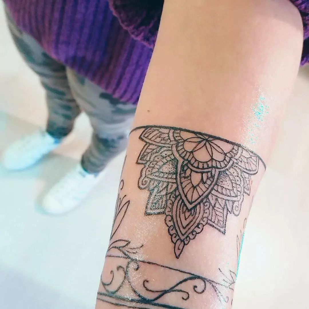 mandala tattoos on wrist