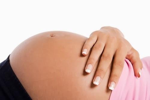 ¿Es seguro decorar nuestras uñas durante el embarazo"