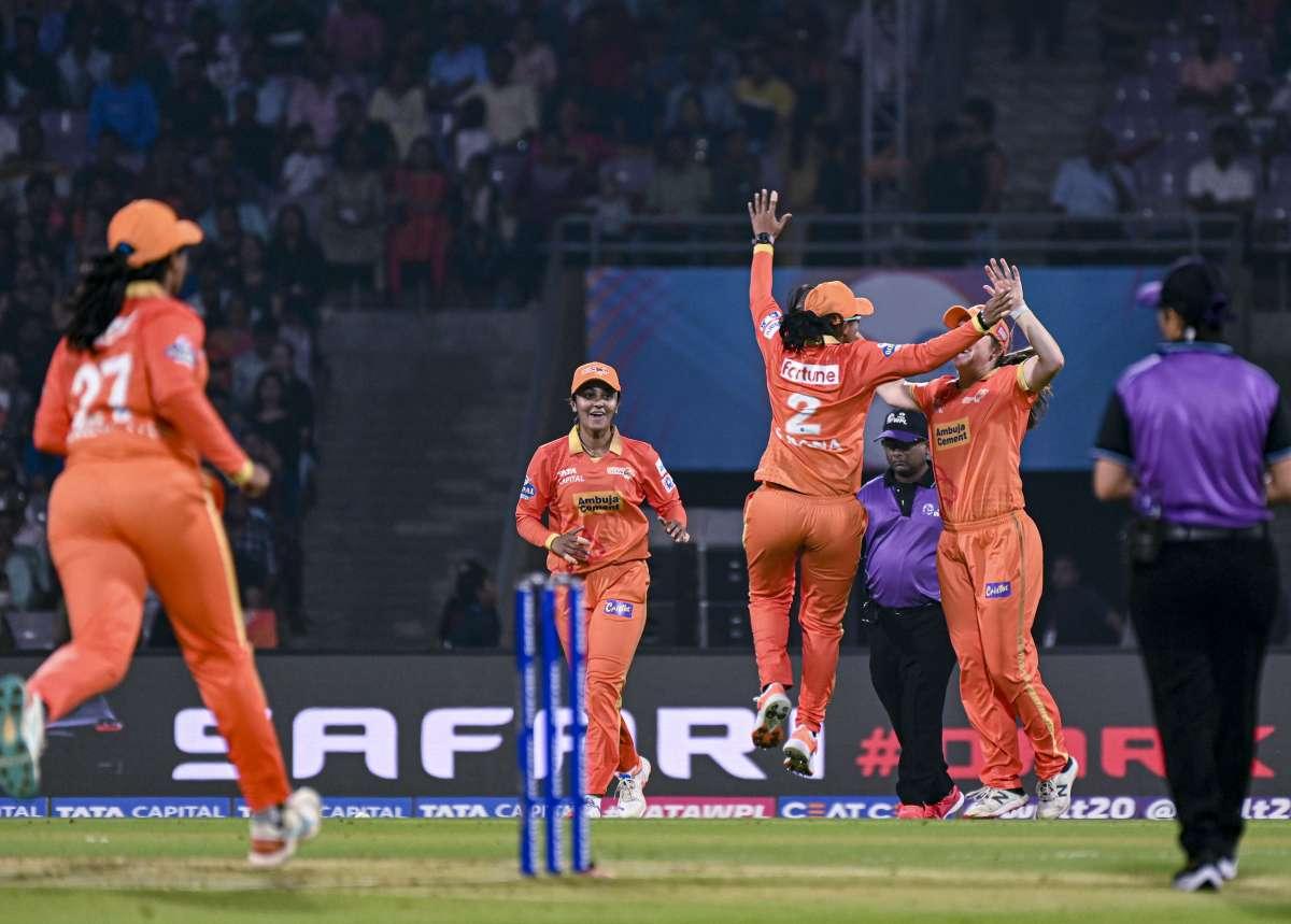 Sophie’s Devine Blows Keep Royal Challengers Bangalore Alive In The Race For Top 3 - Asiana Times