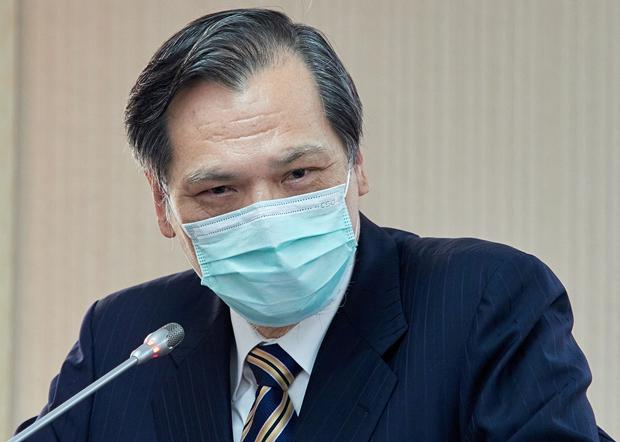 2020年5月28日,陸委會主委陳明通:未來會以兩條腿走路方式,分開處理香港居民和香港政府。(鍾廣政 攝)