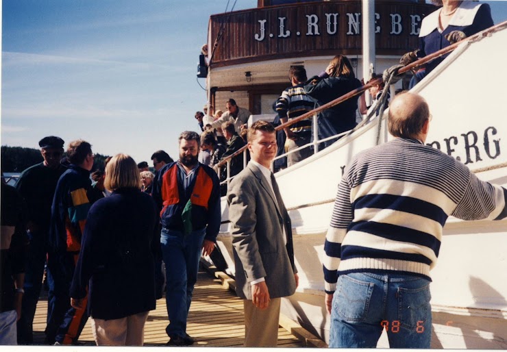 M/S J.L Runeberg vid Repholmen 1998. Transporterar ut festdeltagare till BNK's 40 års jubileumsfest
