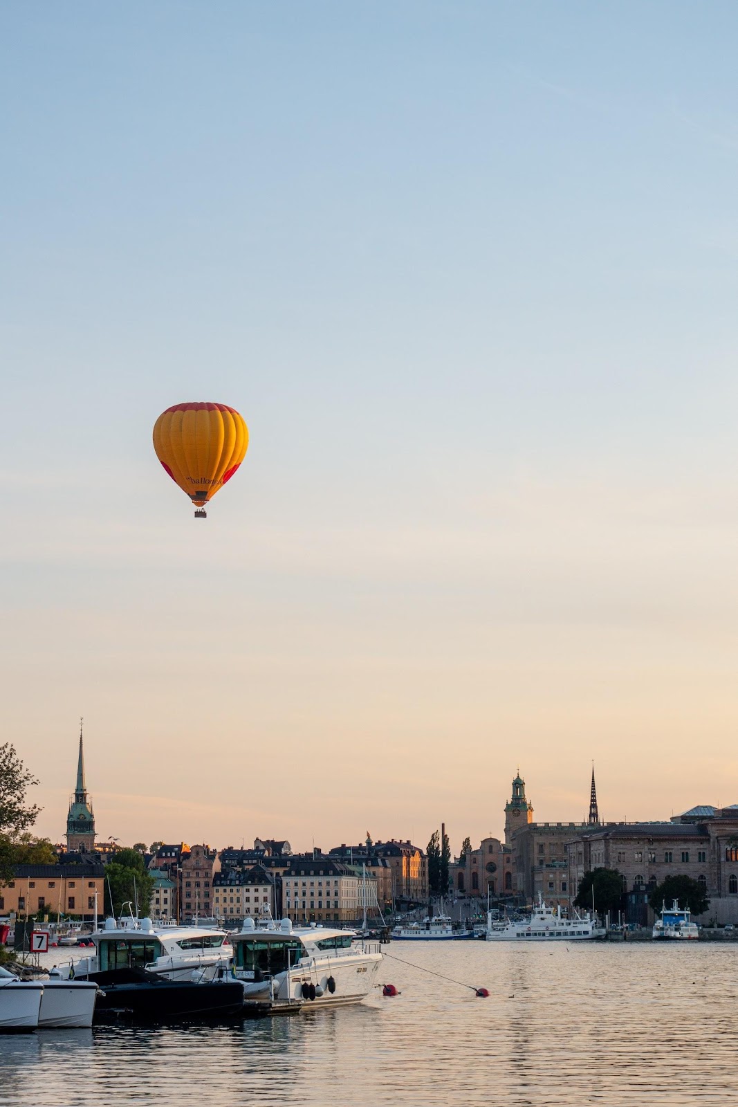 瑞典熱氣球景點首都斯德哥爾摩，被喻為北歐威尼斯。