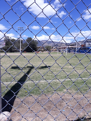 Opiniones de Liga Barrial Santa Rita en Quito - Campo de fútbol