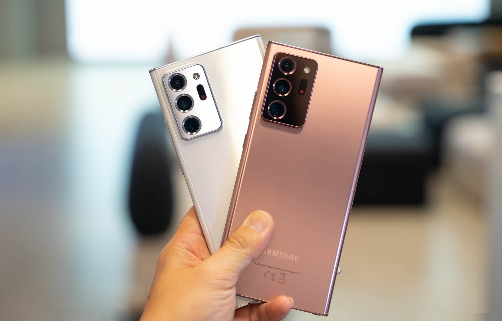 Hơn Kém 1.5 Triệu Đồng Nên Mua Galaxy Note 20 Ultra Hay iPhone 11?