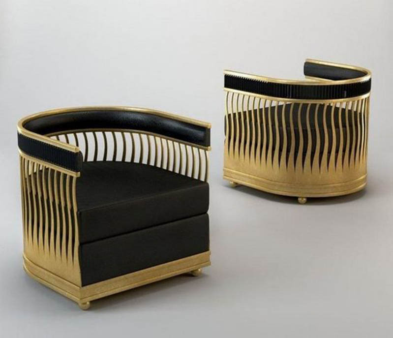 Ghế sofa màu đen kết hợp với chân inox mạ vàng công nghệ composite