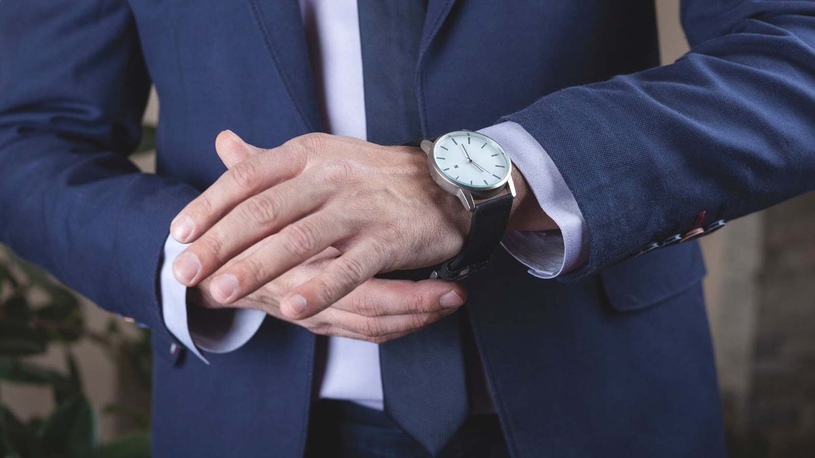 Best Watches For Navy Suits
