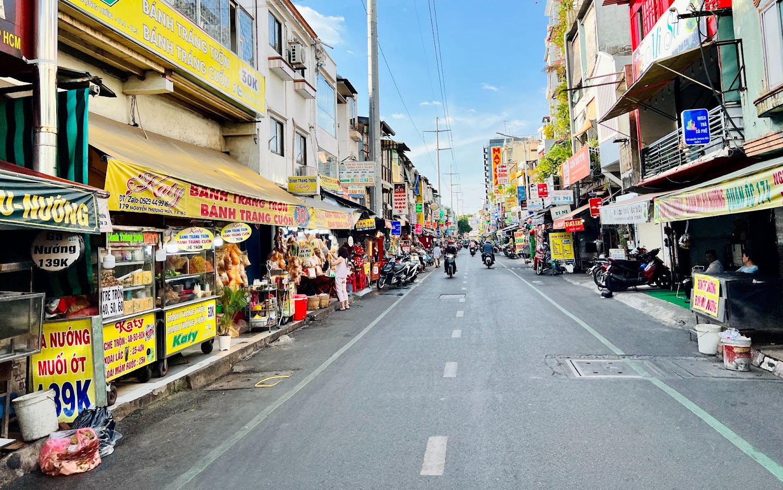 Nguyễn Thượng Hiền - con phố lúc nào cũng đầy ấp các hàng quán cho các bạn đam mê ẩm thực 
