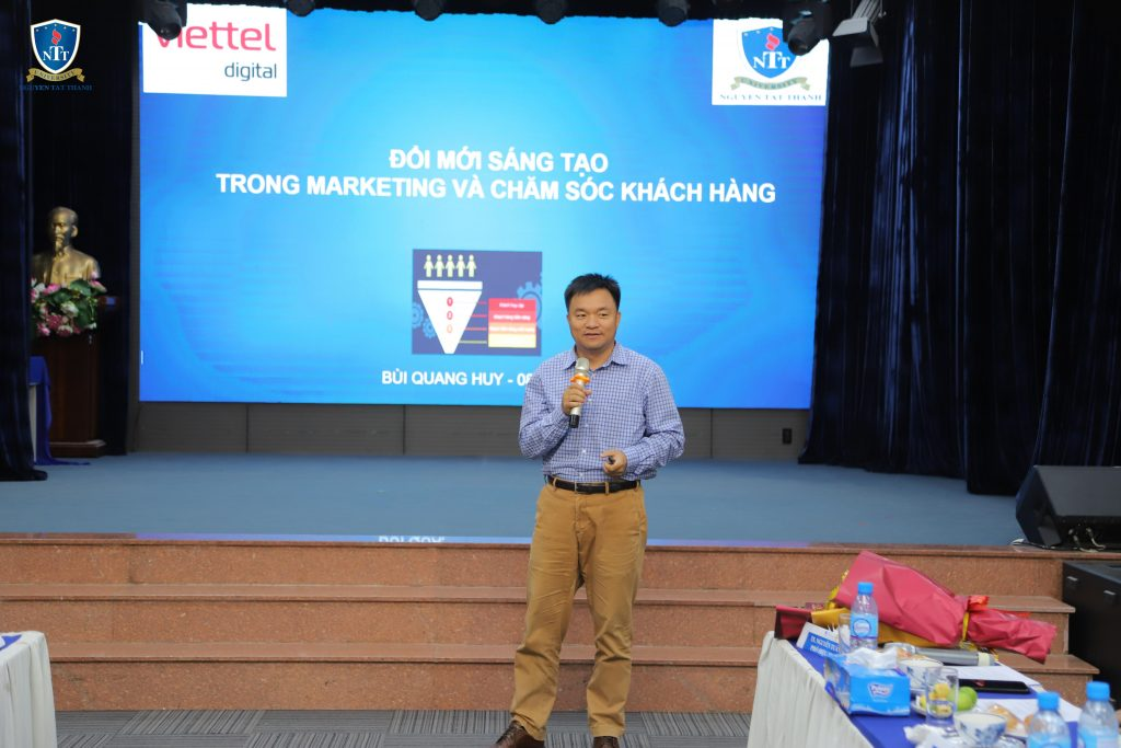 Ông Bùi Quang Huy - Trưởng phòng kinh doanh Miền Nam - Tổng Công ty dịch vụ số Viettel đang chia sẻ