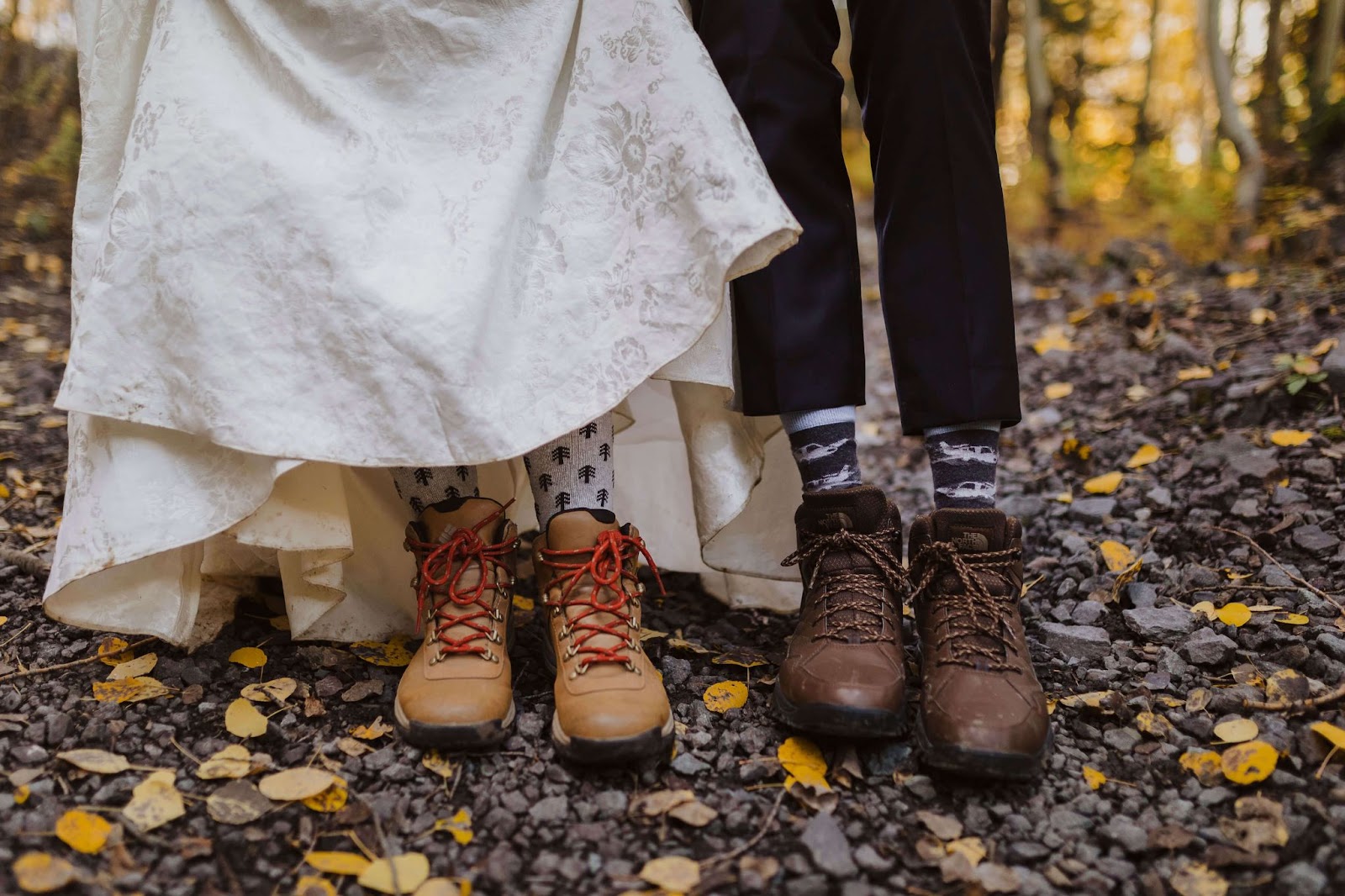 elopement couple with hiking shoes - how to make an elopement special