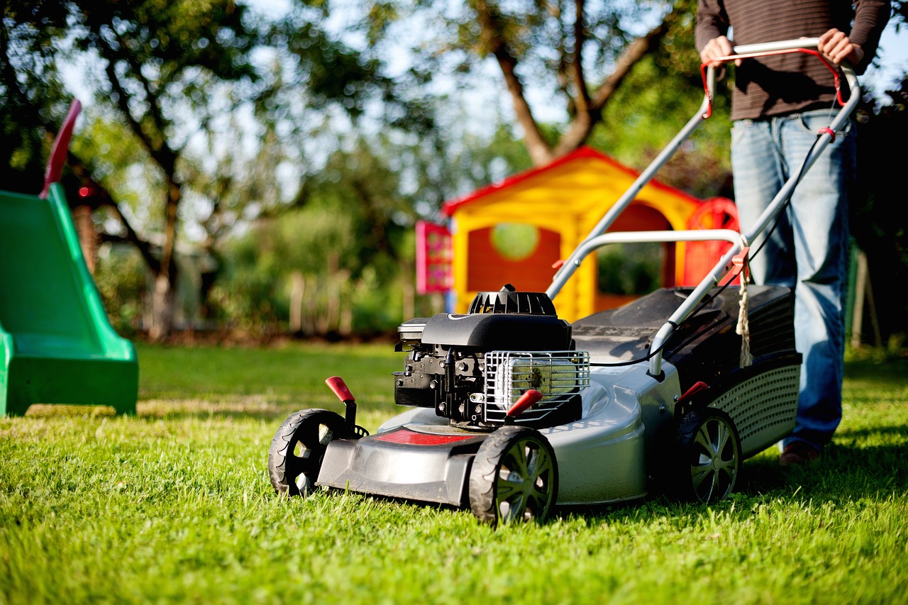 lawn-mower-2127637_1280.jpg