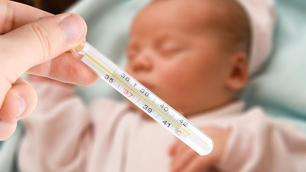 Cách điều trị sốt cho trẻ sơ sinh