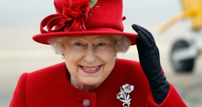 10334_Queen-Elizabeth-II-red-dress-with-red-hat-img-1-660x350.jpg